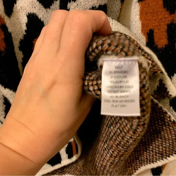 Plus Size Leopard Print Sweater - Picture 4 of 4